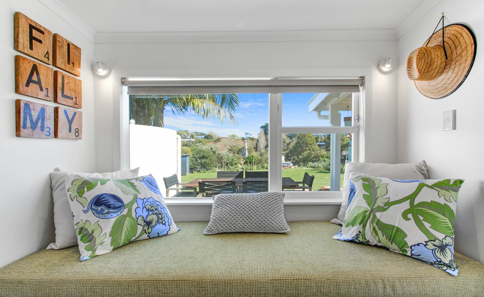 The Little Blue Bach In Oneroa Village By Waiheke Unlimited Exteriör bild